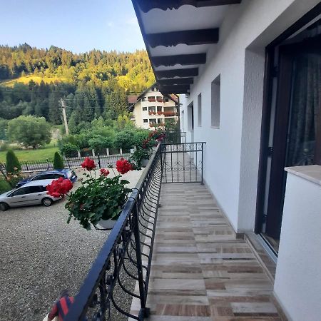 Casa Dana Olteanu Hotel Moeciu De Sus Exterior foto